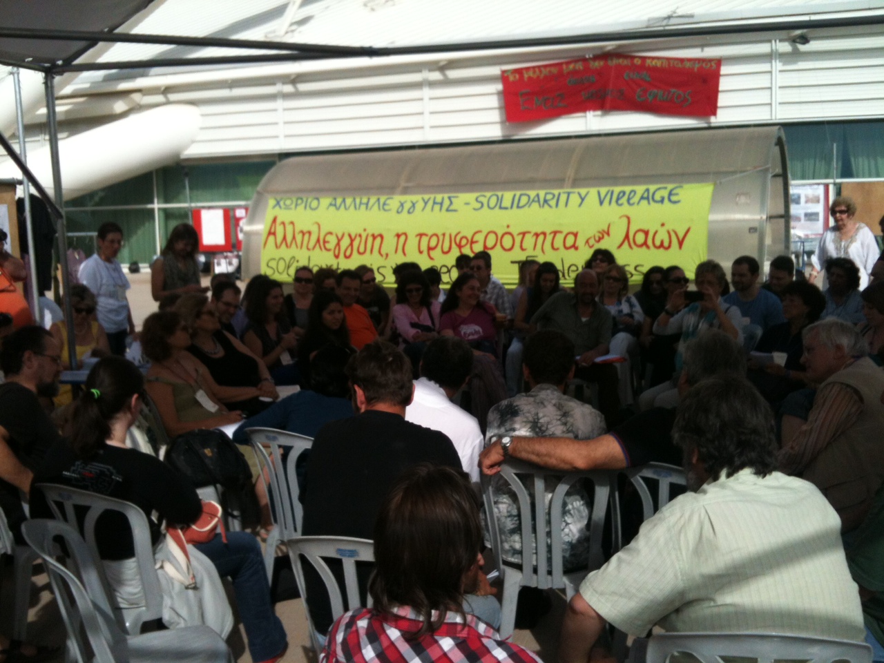 Uma das assembleias ao ar livre, durante a tarde de sexta